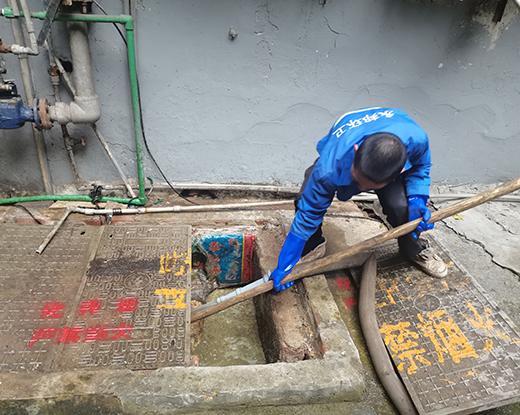 岑巩清掏化粪池