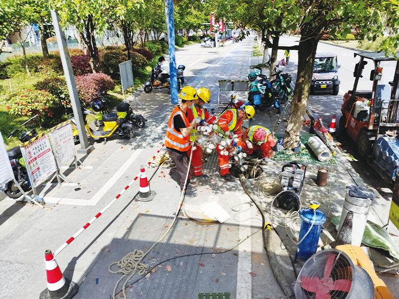  岑巩UV-CIPP紫外光固化修复